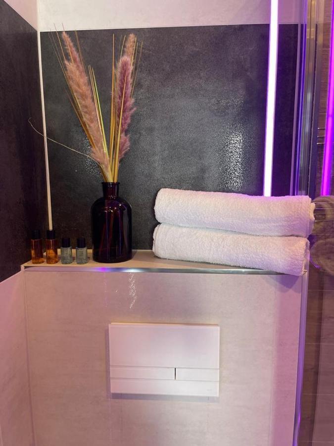 #5 Tgha Luxury One Bedroom Apartment In Athlone Bagian luar foto